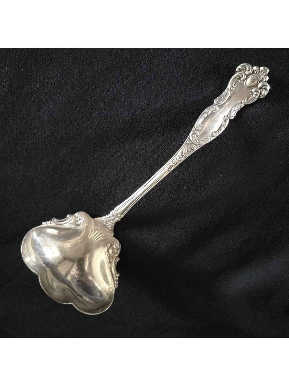 Vtg WM Rogers and Son Silverplate AA Oxford Serving Spoon Ladle Scalloped Bowl